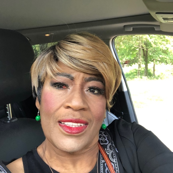 Meet your Posher, Cynthia - Picture 1 of 1